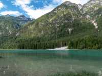 หนึ่งในทะเลสาบแสนสวยของเทือกเขา Dolomites