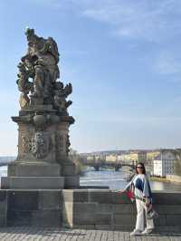The best time to visit Charles Bridge 🌅