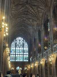 🇬🇧 約翰·萊蘭茲圖書館（John Rylands Library）📖