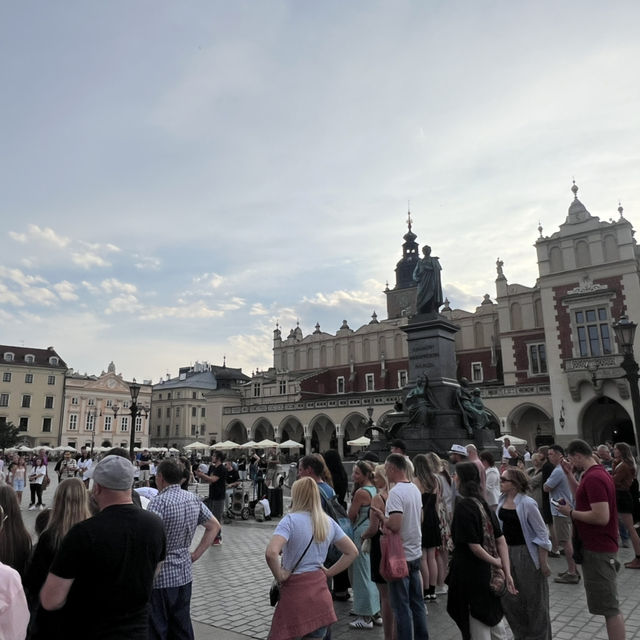 【🇵🇱ポーランド】クラクフ中央広場｜時間の層が交差する場所