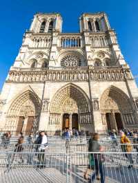 ⛪️ Notre-Dame de Paris: The Soul of Gothic Splendor on the Seine 🕯🇫🇷