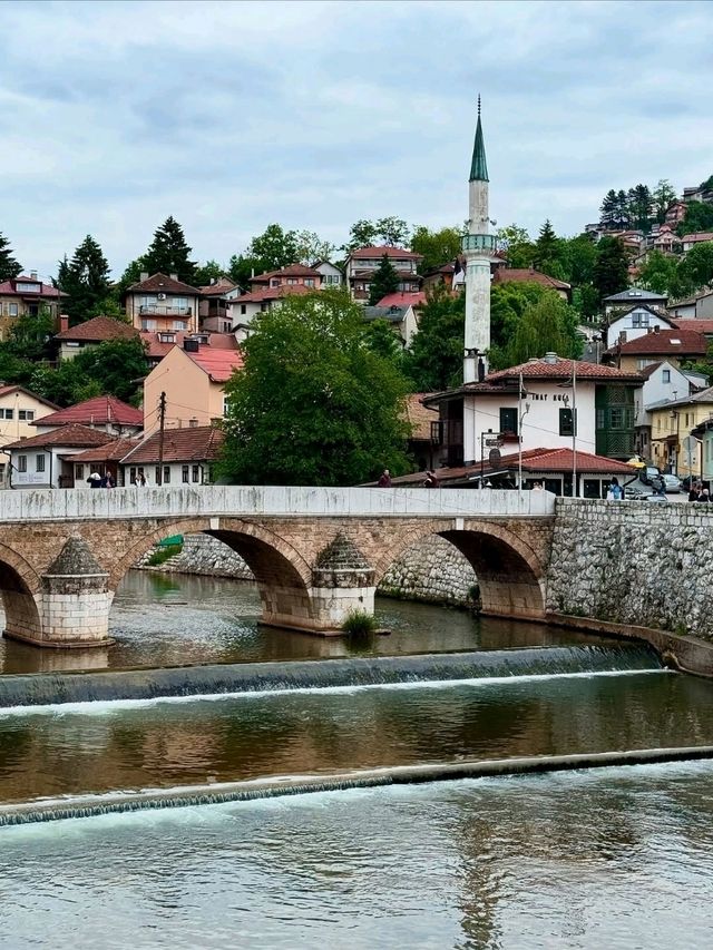 🕌 Sarajevo: A City Where Cultures Meet and History Lives On 🇧🇦✨