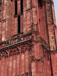 ⛪🔥 St. Janskerk – The Fiery Red Guardian of Maastricht’s Skyline 🇳🇱❤️  