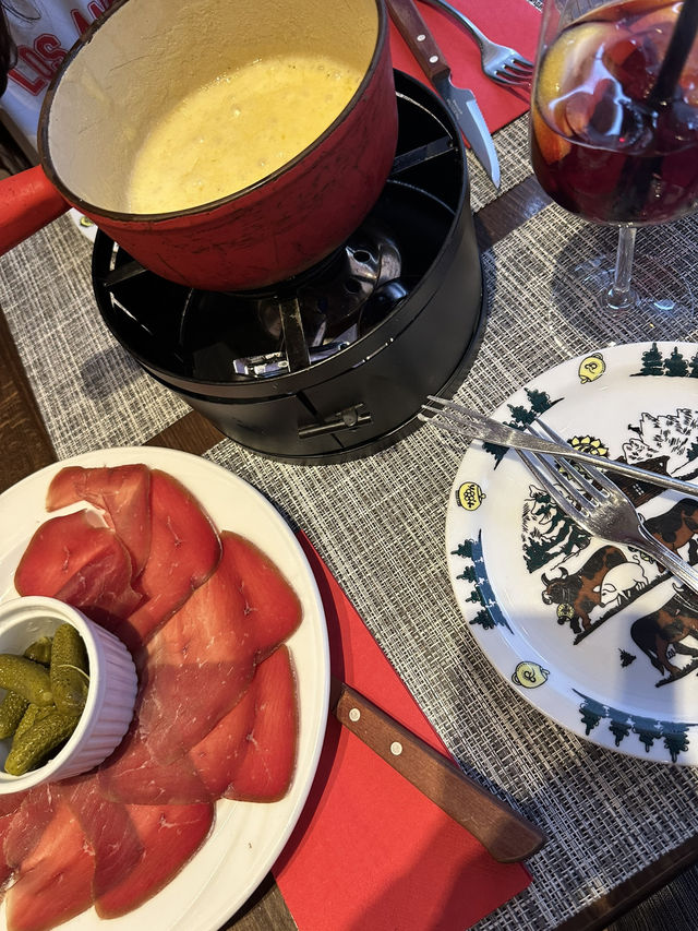 Autumn 🍂 Charms of Geneva 🍫  🫕 🧀 