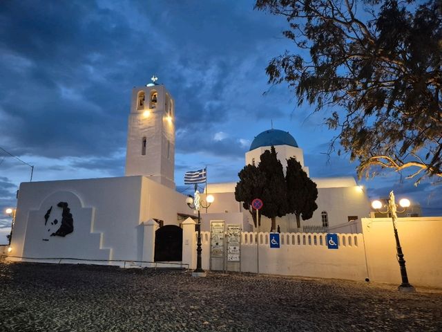 🎄 A White Christmas… in Blue and White: Why Santorini Is Magical in Winter 🇬🇷✨