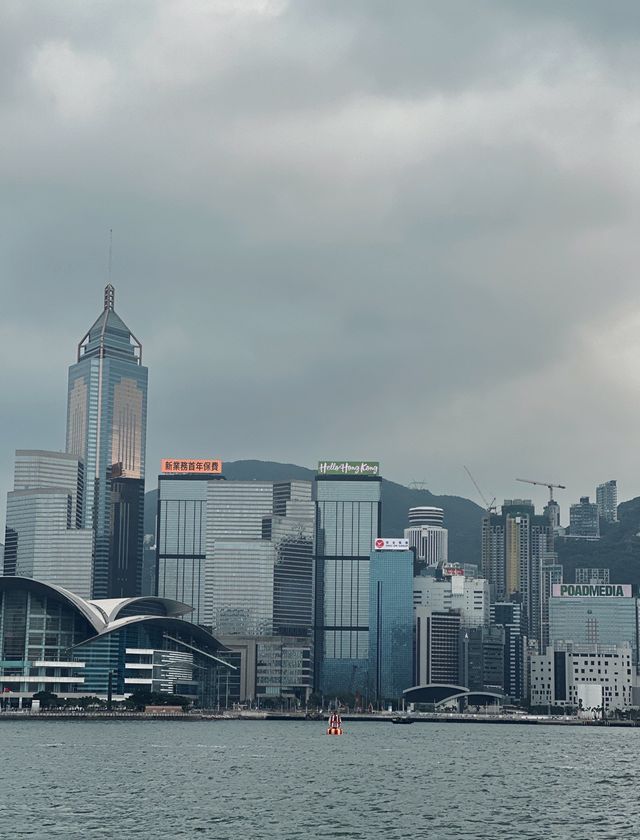 Always believe in the romance of Hong Kong 📸 Victoria Harbour.
