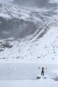 12月冬季雲南雨崩徒步冰湖整一個純白世界