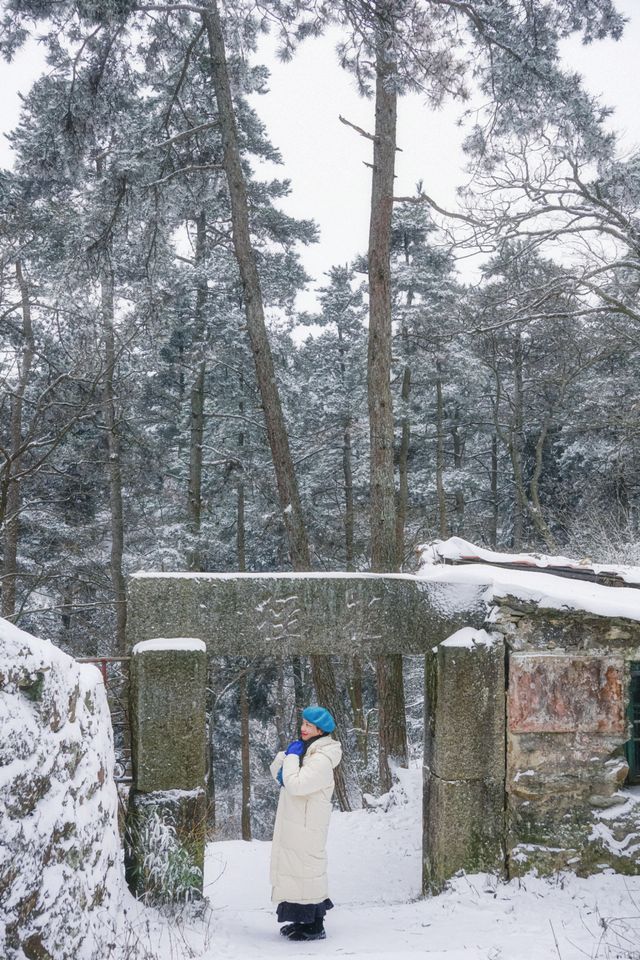 一個女生去看雪下雪後的廬山是人間仙境