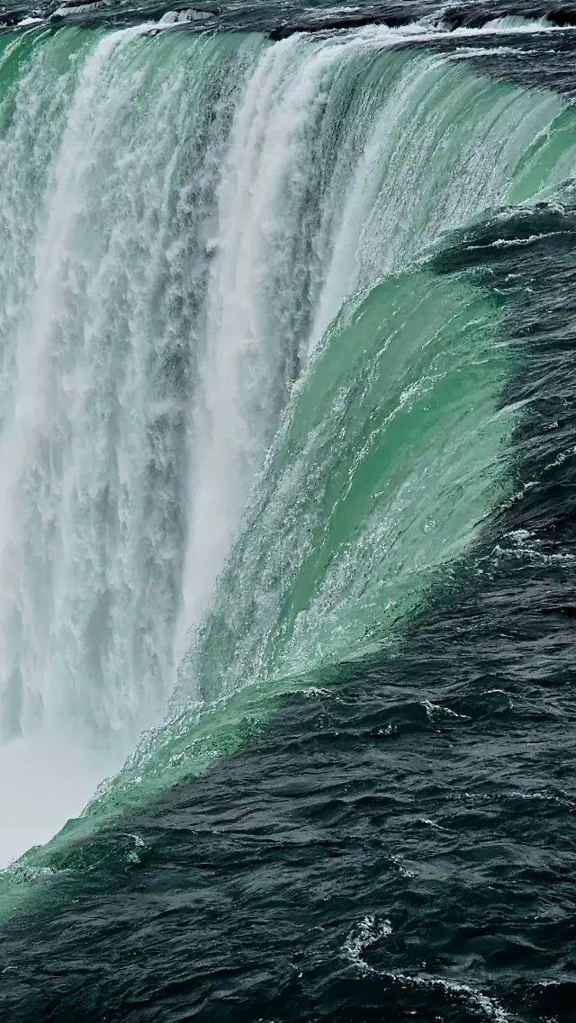 The world's largest transnational waterfall - Niagara Falls