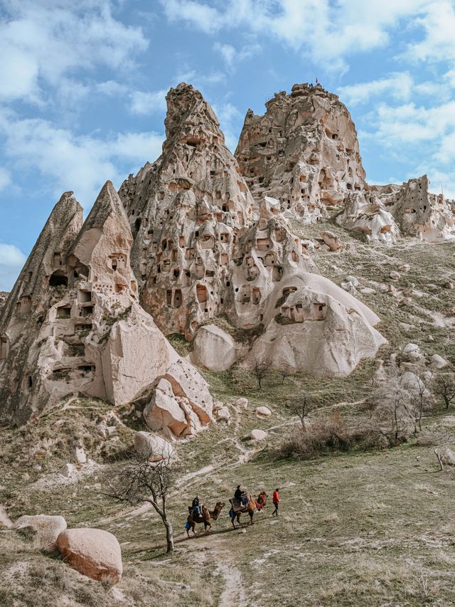 土耳其春季旅遊｜奇特夢幻的烏奇希薩爾城堡！
