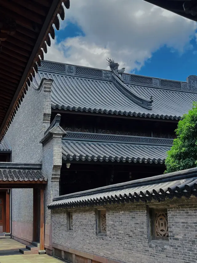 The Seven Pagodas Chan Temple in Ningbo, Zhejiang exudes an ancient charm