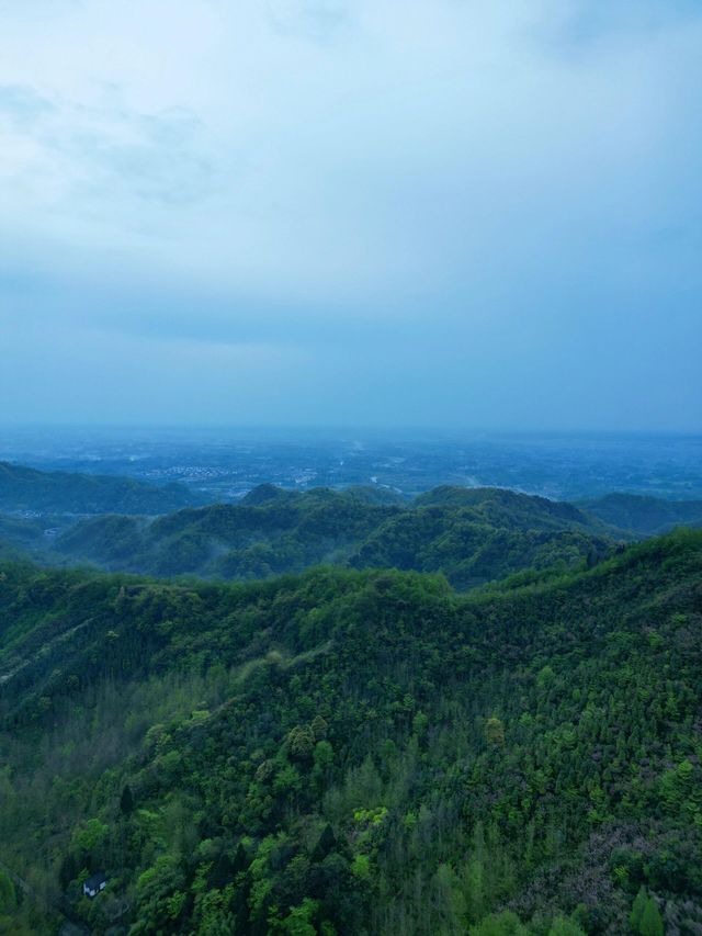 如果成都有一個地方被群山圍繞，被櫻花覆蓋你會去露營嗎