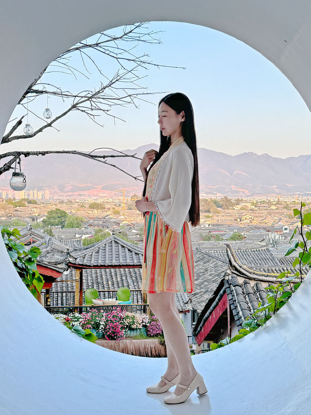在這裡，俯瞰麗江古城全景！還有免費的旅拍！