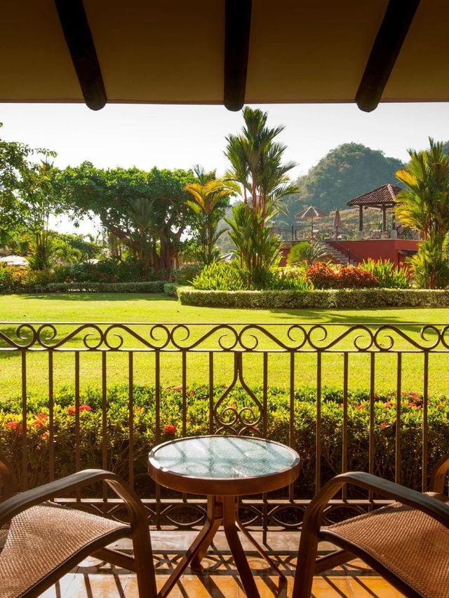 🌴🛏️ Puntarenas Paradise: Top Hotel Picks! 🏌️🌊