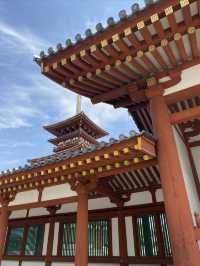 水稻田間，遙看藥師寺