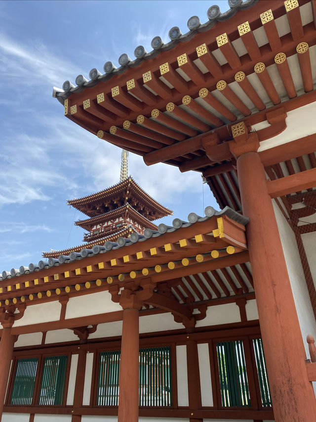 水稻田間，遙看藥師寺