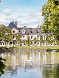 🌟🏰 French Elegance: Top Stay in Onzain! 🍷✨