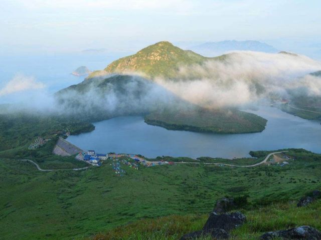 “南國天山，海上草原