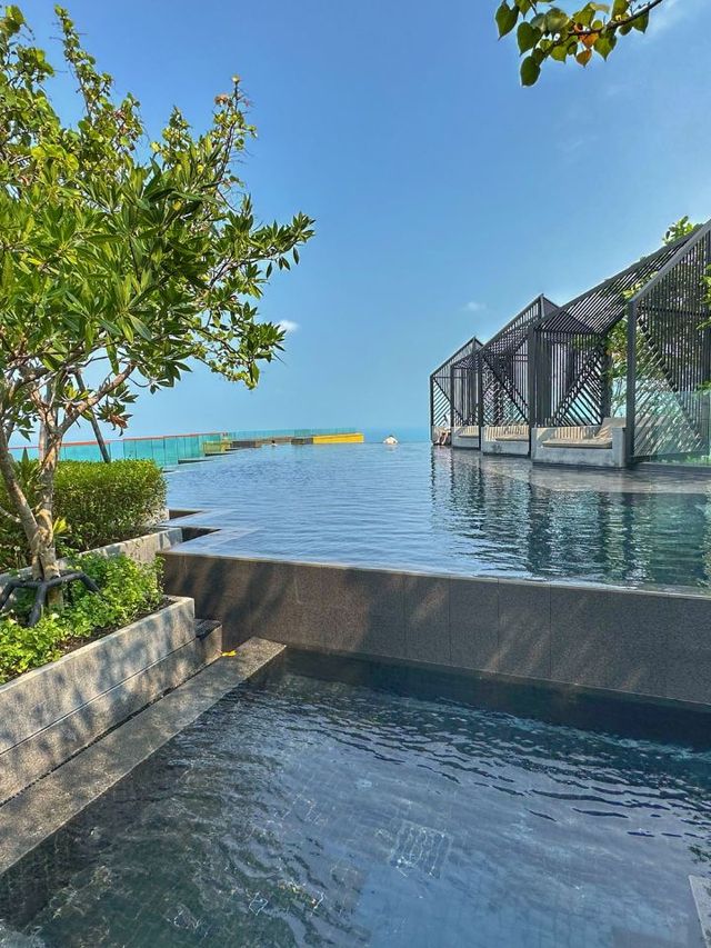 🌟 Pattaya's Hidden Gem: The Edge Central 🏨✨