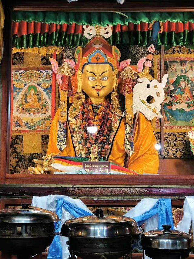 魅力西藏，藏傳佛教寺廟——強巴林寺。