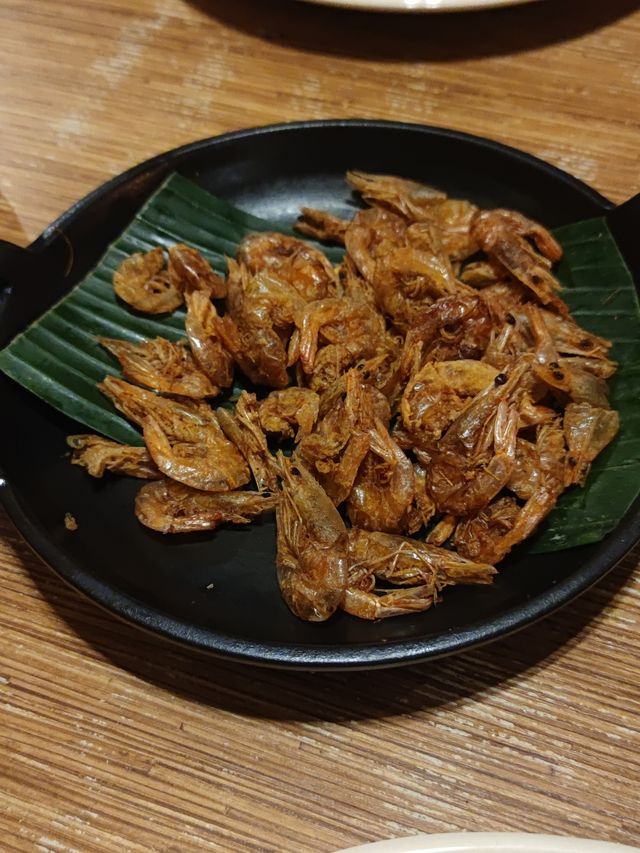 在峇里島品嚐紅膏青蟹。