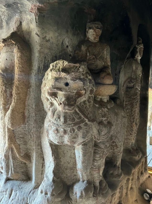 彬州大佛寺石窟。