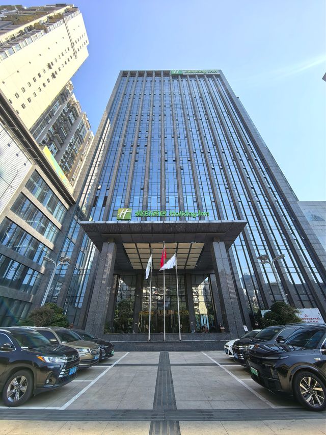 差不多等於白住？內江濱江假日酒店套房體驗