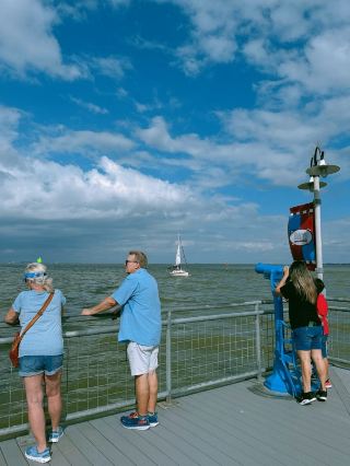 A hidden gem in Texas, Kemah is a small town with a detailed guide. 