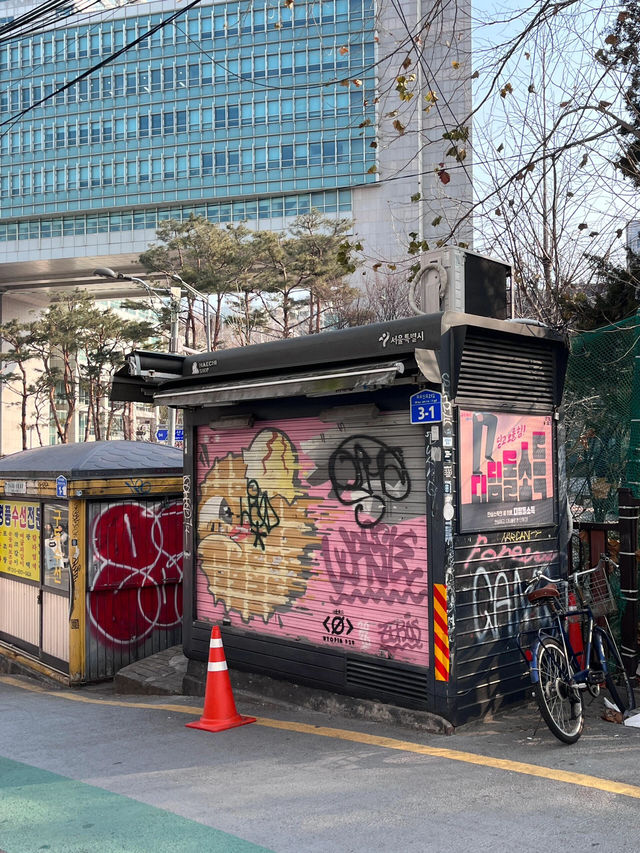 首爾弘大寶藏小店！聽磁帶、看鴿子、品咖啡