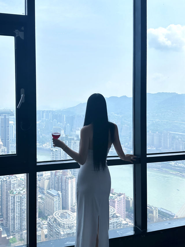 在重慶！在57層高空泡澡是什麼體驗？