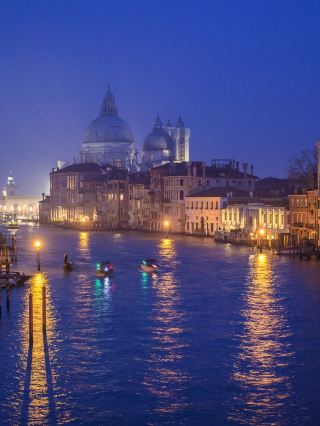 Van Gogh was actually a realist? Venice's blue hour is this beautiful?