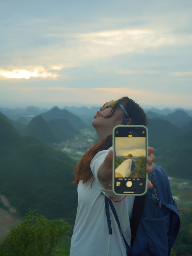 闖入貴州安順萬峰頂峰林之巔睇一場日落