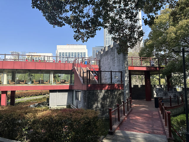 藏喺市中心公園嘅一尺花園，四季窗外景與周邊遊玩全攻略
