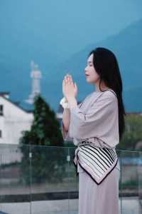 超爆款打卡位！九華山呢間民宿露台，直接框住地藏菩薩！