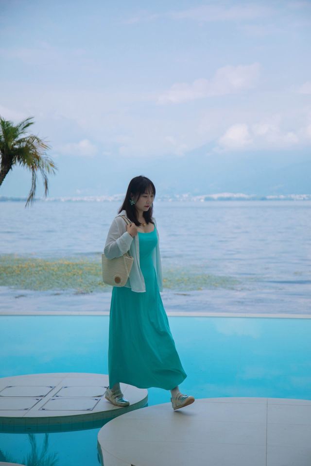 枕浪而眠，喺洱海盡頭做一場純白色嘅夢