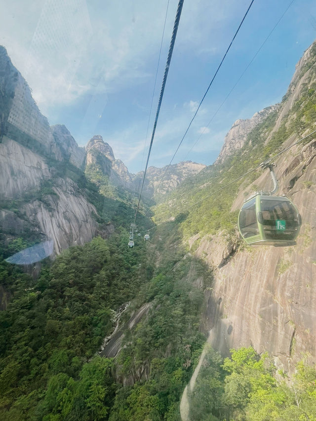 Scenic Peak Views of Huangshan ⛰️  