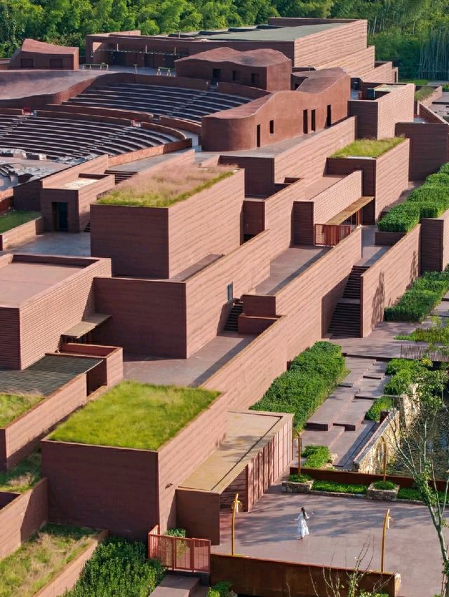 이싱 도자기 마을, 장화 호수 마을에서 찾은 은신처