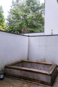 青城山避世神店私湯泡著看山霧