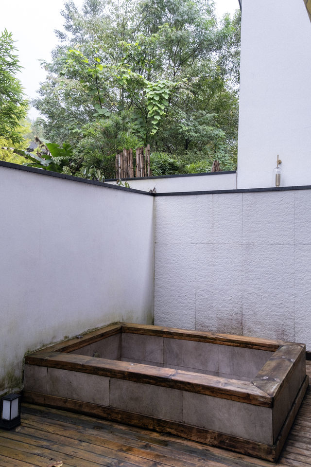 青城山避世神店私湯泡著看山霧