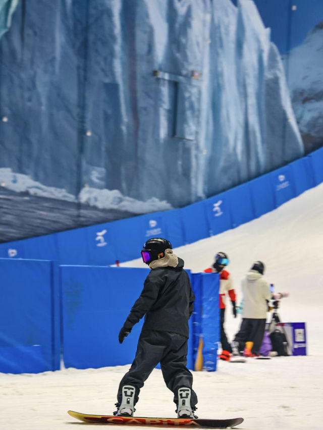 Shanghai’s Epic Indoor Ski Resort – Ice, Snow & Insta-Worthy Vibes! Shanghai’s Epic Indoor Ski Resort – Ice, Snow & Insta-Worthy Vibes!