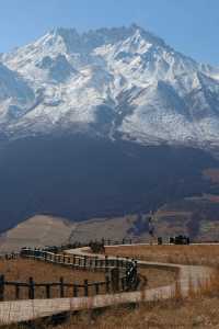 祁連山秋冬奇遇：從色彩派對到靜默雪國 