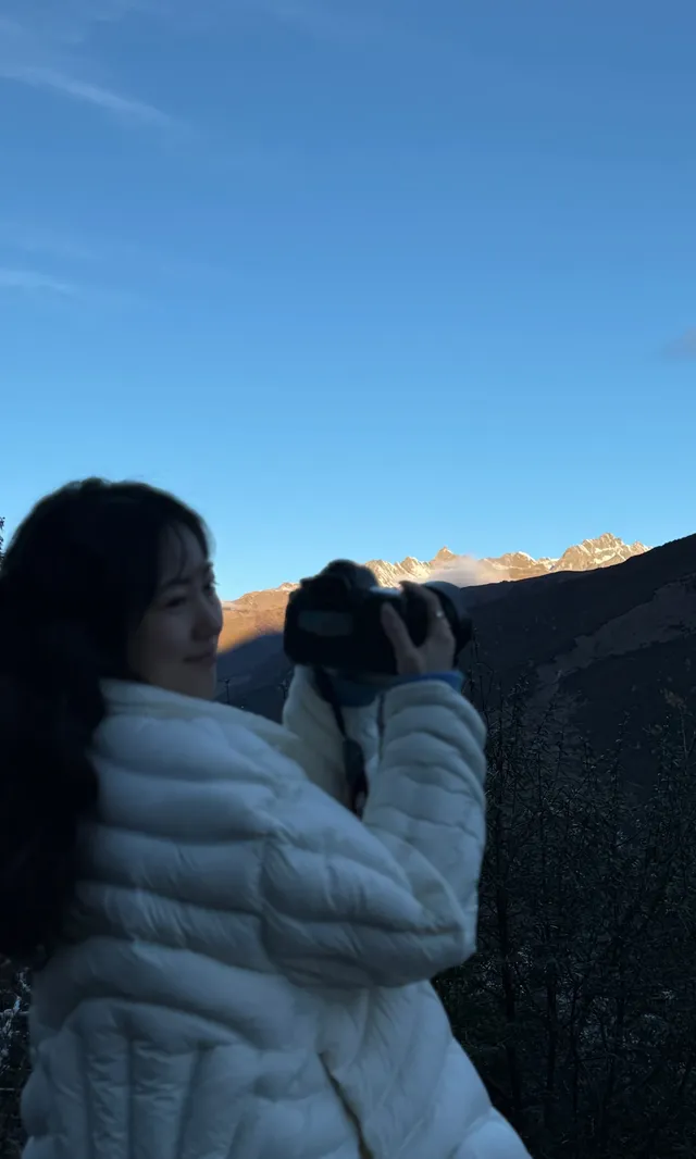 川西｜真的好幸運 拍到日照金山了！還有彩林