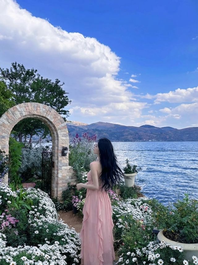 大理雙廊封神民宿！住進莫奈的洱海花園