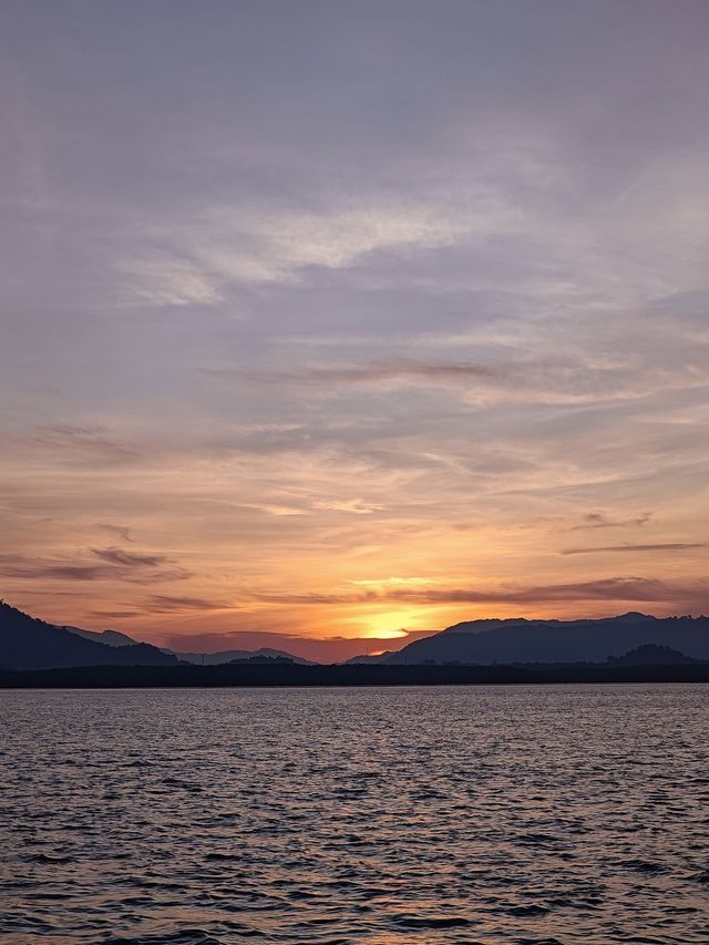 逃進安達曼海的翡翠裡|皮皮島跳島攻略 逃進安達曼海的翡翠裡|皮皮島跳島攻略