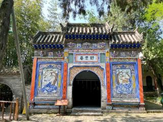 Waryong River, the scent of history in pavilions and temples