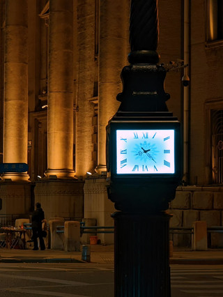 No need to travel to Europe. You can capture a London movie vibe right at Zhongshan Square in Dalian