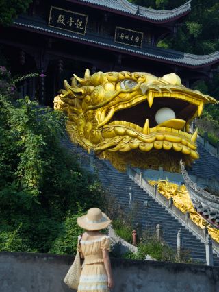 I made a special trip to Jinlong Temple in Luzhou just for these 18 photos