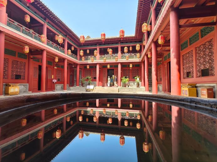 董府