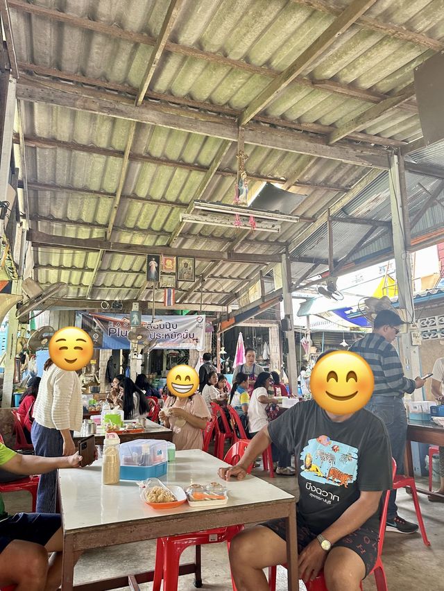 เจ๊หน่อยก๋วยเตี๋ยวหมูเลียง