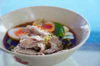ก๋วยเตี๋ยวเรือห้อยขา ริมน้ำ อยุธยา